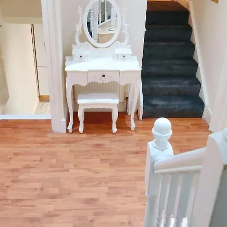 Full Nature Views Dancinglivingroom French Flat Whitby