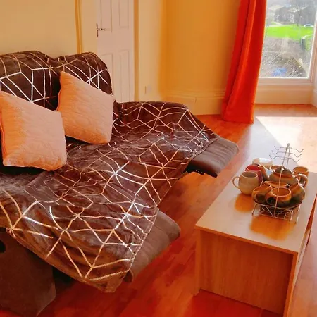 Full Nature Views Dancinglivingroom French Flat Whitby